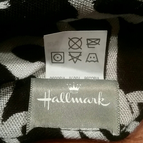 New w/o tags Hallmark Heart Scarf - Picture 3 of 4